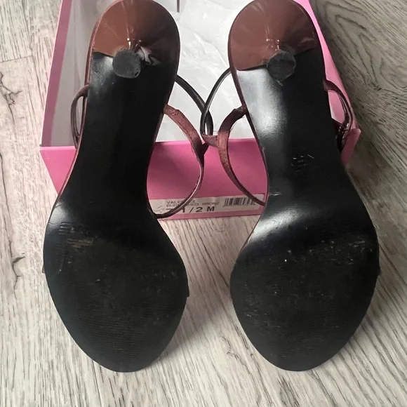 Elegant Brown Strappy Heels - Picture 3 of 6